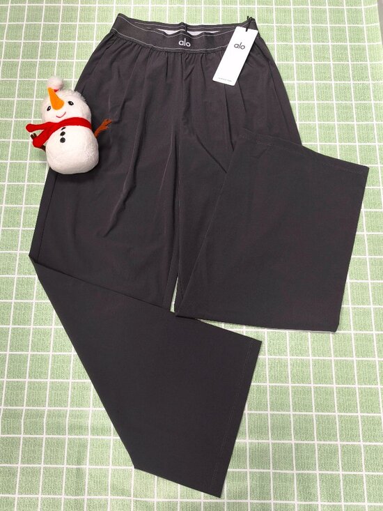 Brand New Alo Yoga Trouser- Deep Gray  (Regular)💻💼 - Picture 2 of 8